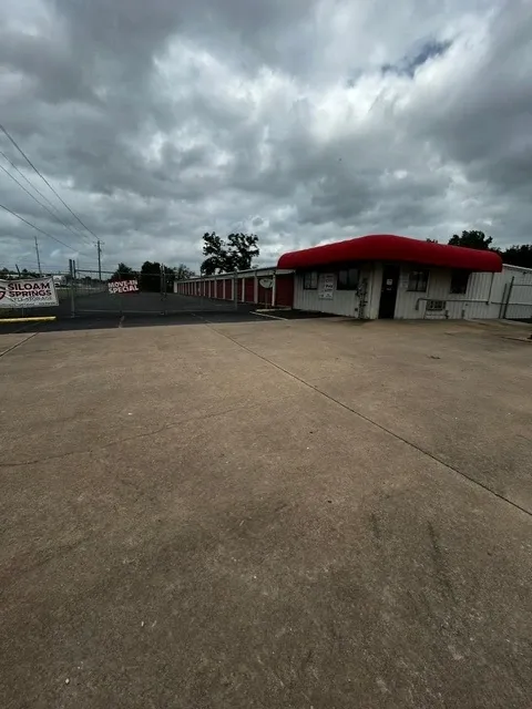 Lincoln Legacy Self Storage facility
